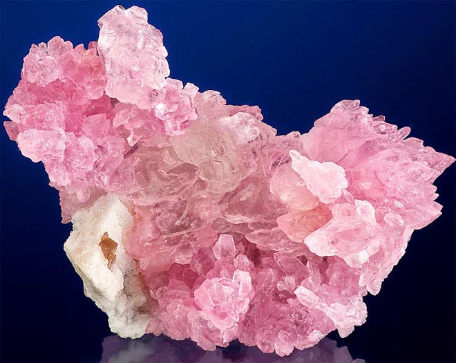 Розовый минерал