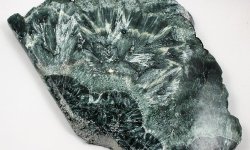 Клинохлор или Серафинит — как выглядит и чем полезен минерал
